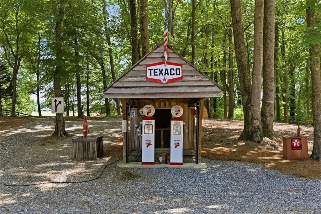 Image 154 of property listing at 5135 Howard Road, Cumming, GA 30040