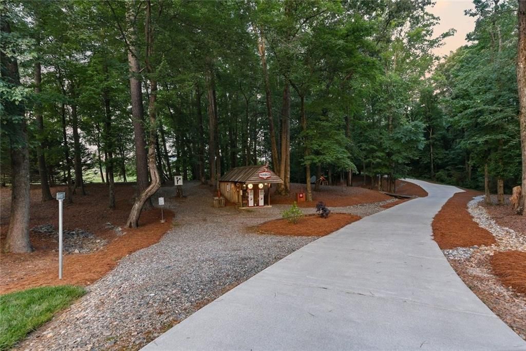 Image 175 of property listing at 5135 Howard Road, Cumming, GA 30040
