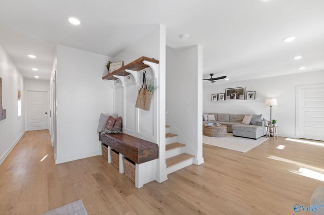 16 October Way, Guntersville, AL 35976