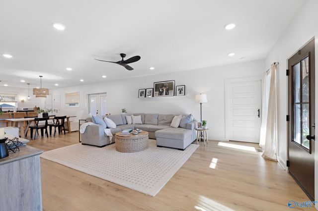 16 October Way, Guntersville, AL 35976