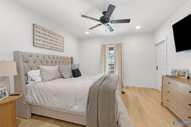 16 October Way, Guntersville, AL 35976