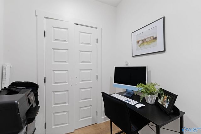 16 October Way, Guntersville, AL 35976