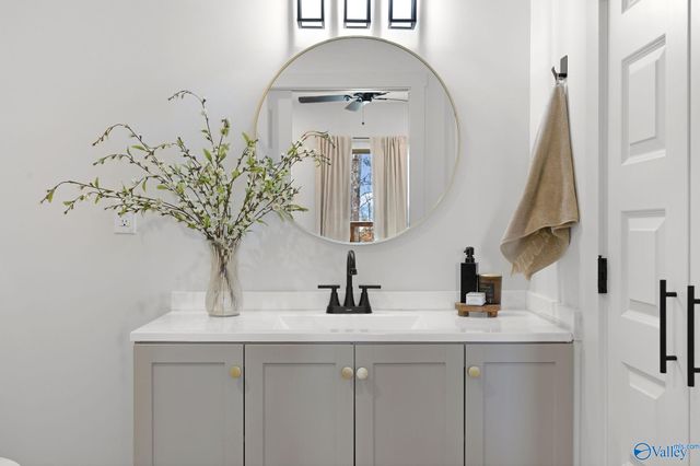 16 October Way, Guntersville, AL 35976