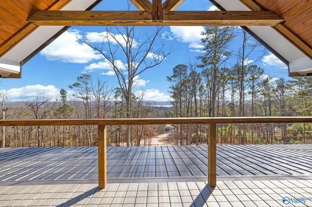 16 October Way, Guntersville, AL 35976