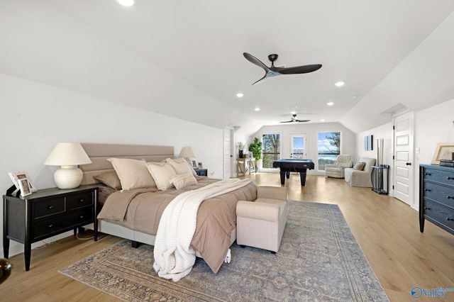 16 October Way, Guntersville, AL 35976