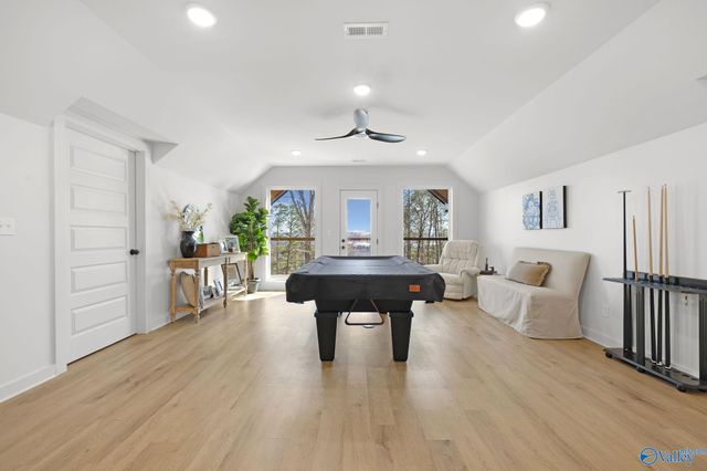 16 October Way, Guntersville, AL 35976