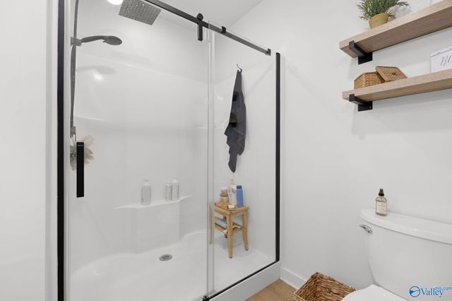 16 October Way, Guntersville, AL 35976