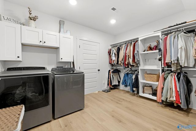 16 October Way, Guntersville, AL 35976