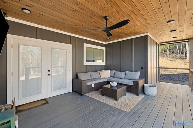 16 October Way, Guntersville, AL 35976