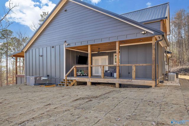 16 October Way, Guntersville, AL 35976