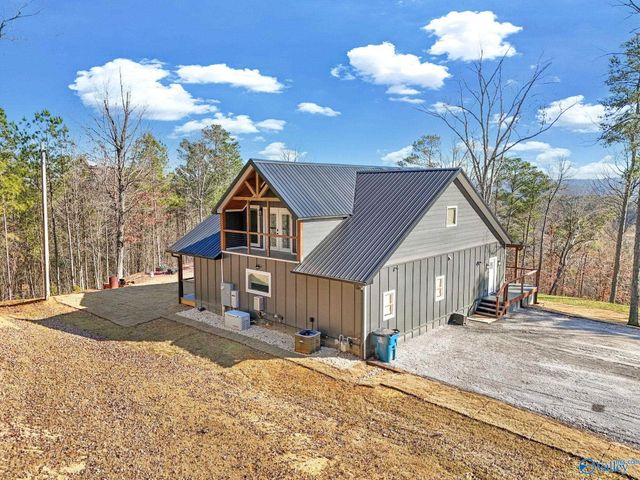 16 October Way, Guntersville, AL 35976