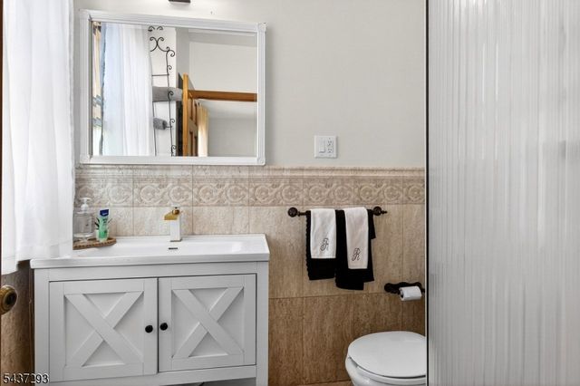4 Jeanette St, Carteret Boro, NJ 07008