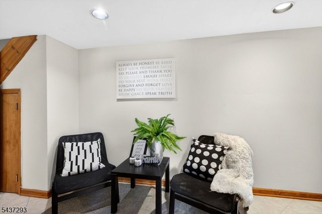 4 Jeanette St, Carteret Boro, NJ 07008