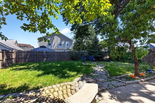 4 Jeanette St, Carteret Boro, NJ 07008
