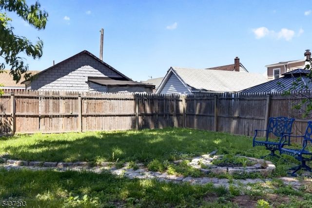 4 Jeanette St, Carteret Boro, NJ 07008
