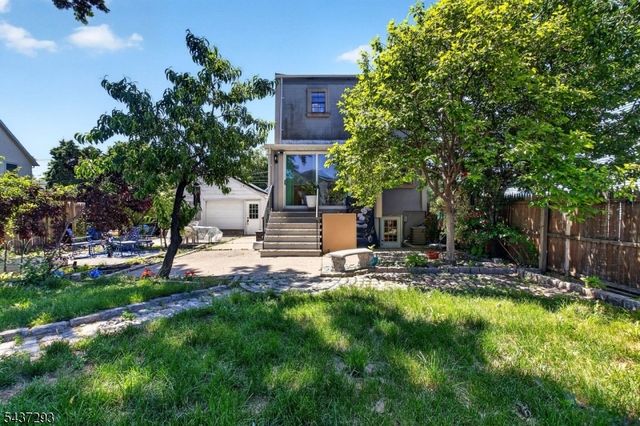 4 Jeanette St, Carteret Boro, NJ 07008