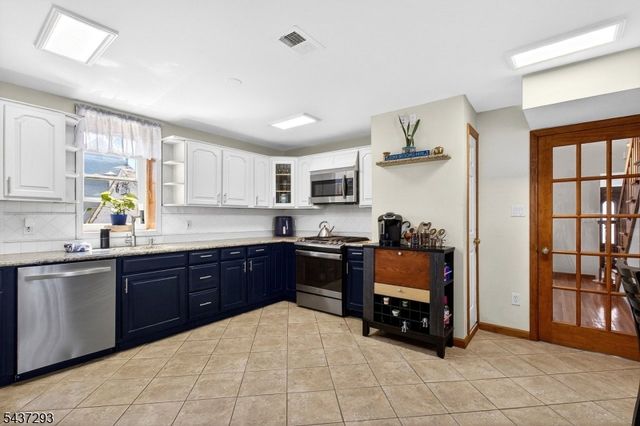 4 Jeanette St, Carteret Boro, NJ 07008