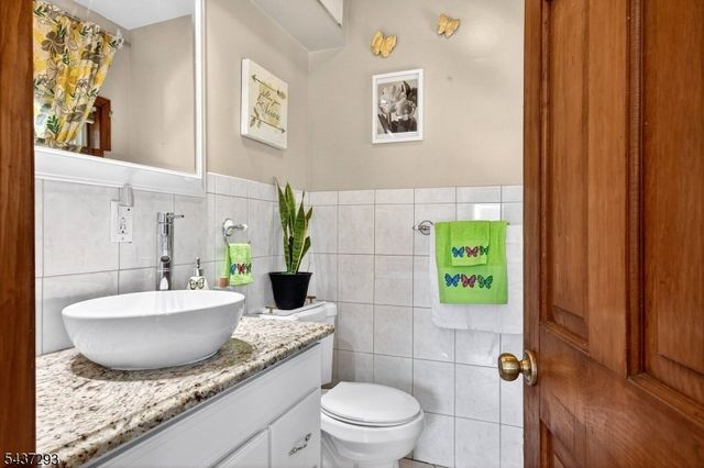 4 Jeanette St, Carteret Boro, NJ 07008