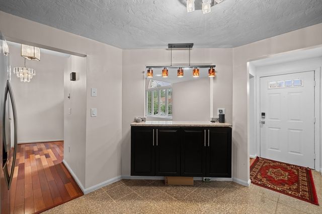 237 South St 6, Shrewsbury, MA 01545