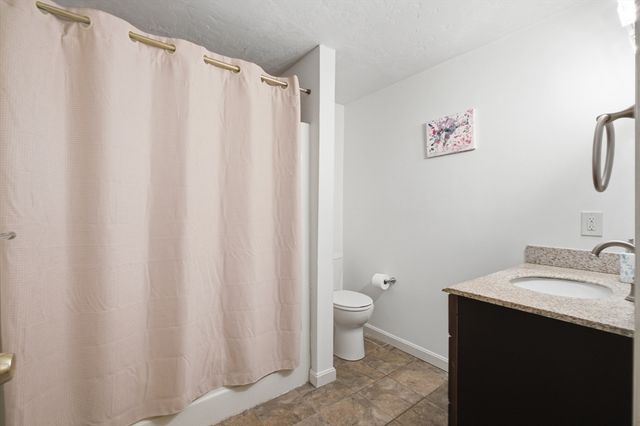 237 South St 6, Shrewsbury, MA 01545