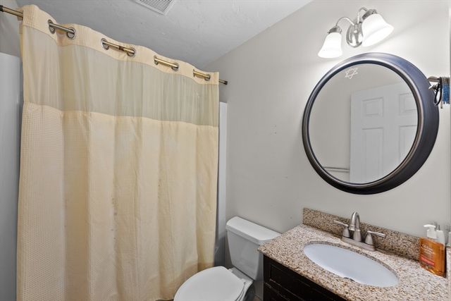 237 South St 6, Shrewsbury, MA 01545
