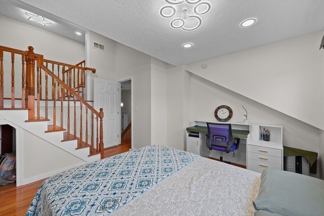 237 South St 6, Shrewsbury, MA 01545