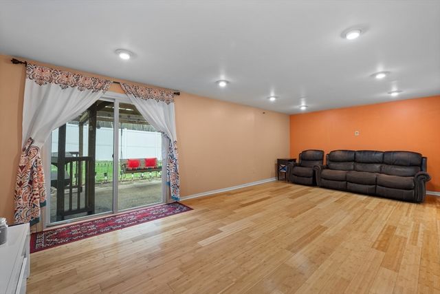 237 South St 6, Shrewsbury, MA 01545