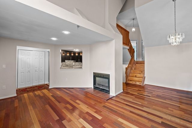 237 South St 6, Shrewsbury, MA 01545
