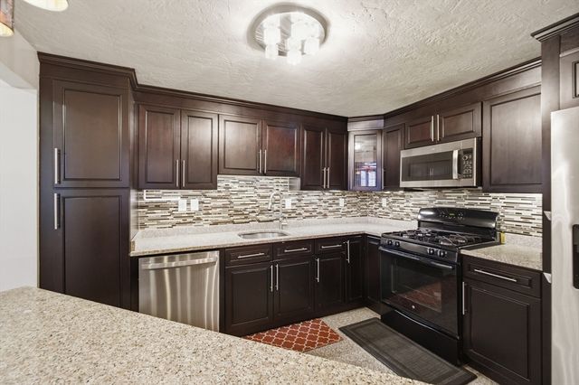 237 South St 6, Shrewsbury, MA 01545