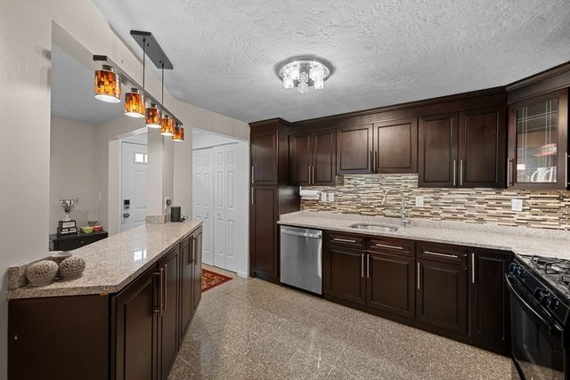 237 South St 6, Shrewsbury, MA 01545