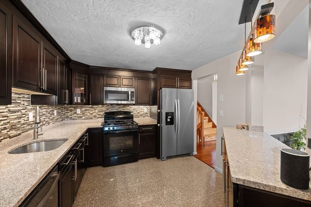 237 South St 6, Shrewsbury, MA 01545