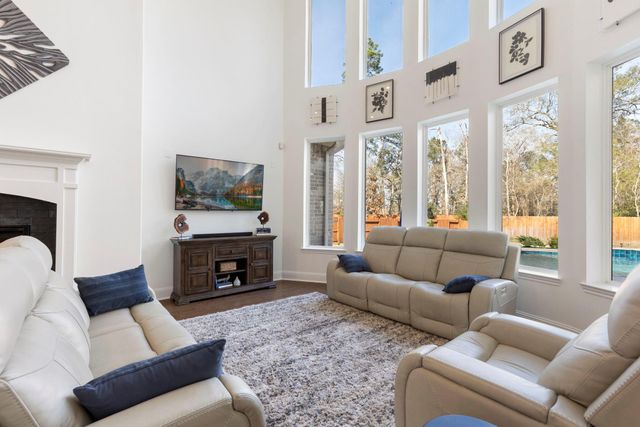 2123 Barton Woods Boulevard, Conroe, TX 77301