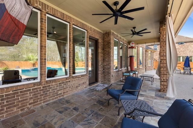 2123 Barton Woods Boulevard, Conroe, TX 77301