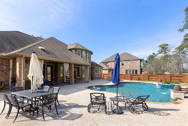 2123 Barton Woods Boulevard, Conroe, TX 77301