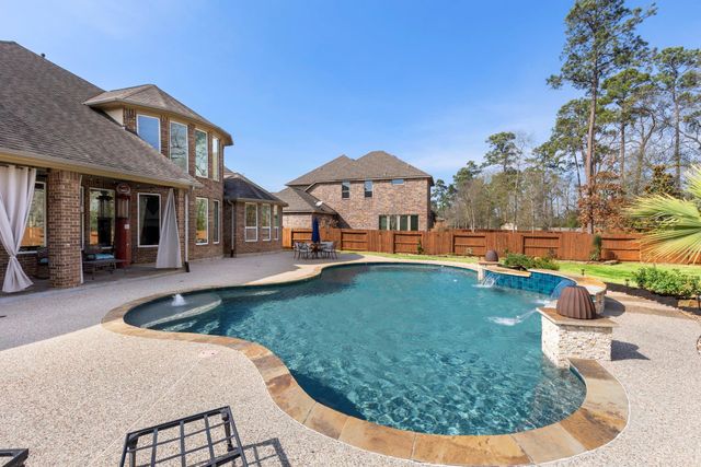 2123 Barton Woods Boulevard, Conroe, TX 77301