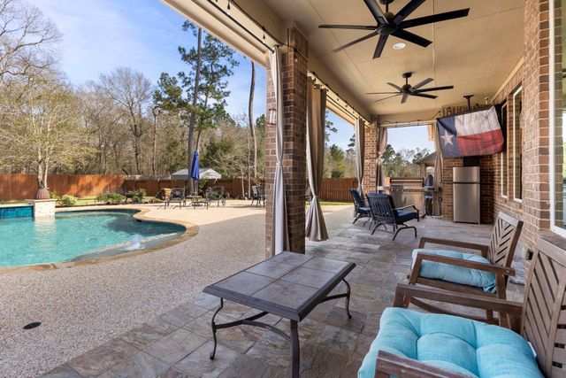 2123 Barton Woods Boulevard, Conroe, TX 77301