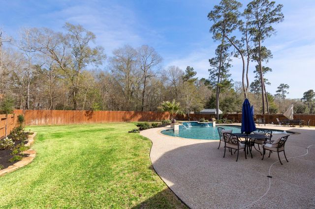 2123 Barton Woods Boulevard, Conroe, TX 77301