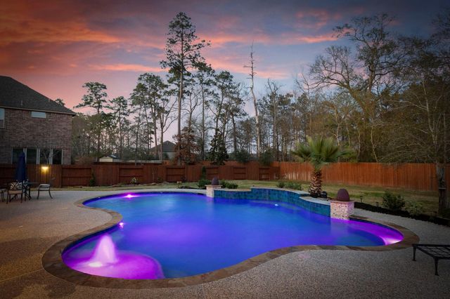 2123 Barton Woods Boulevard, Conroe, TX 77301