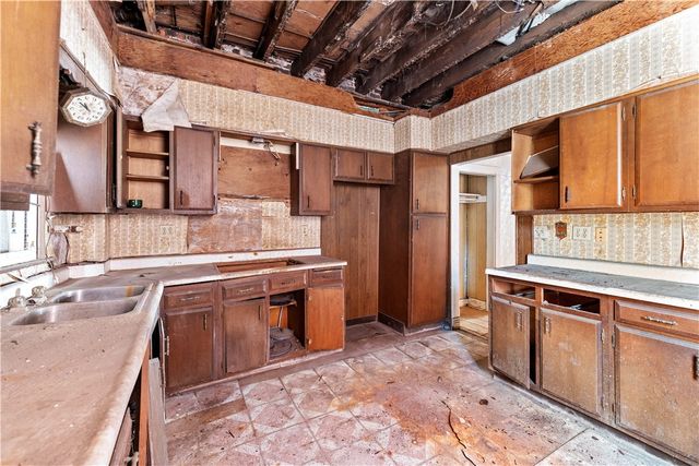 115 Hawkins Ave, Perry Hilltop, PA 15214