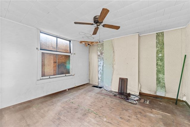 115 Hawkins Ave, Perry Hilltop, PA 15214