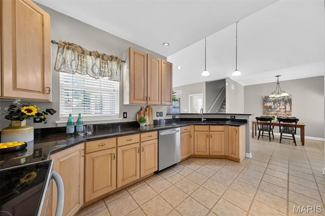 2 Wynnbrook Manor Drive, St Charles, MO 63301