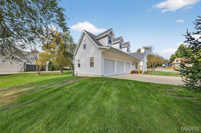 2 Wynnbrook Manor Drive, St Charles, MO 63301