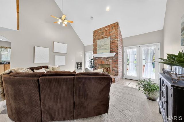 2 Wynnbrook Manor Drive, St Charles, MO 63301