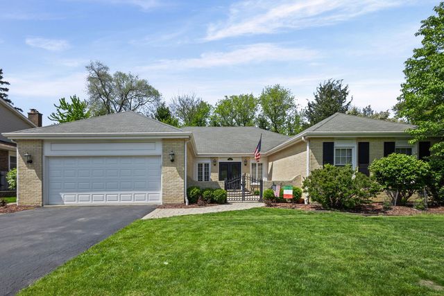 1132 Pine Tree Lane, Libertyville, IL 60048