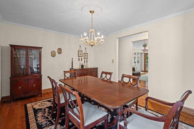 1132 Pine Tree Lane, Libertyville, IL 60048