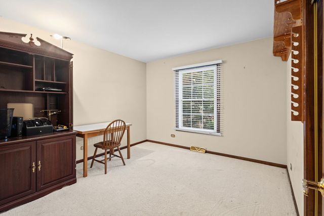 1132 Pine Tree Lane, Libertyville, IL 60048
