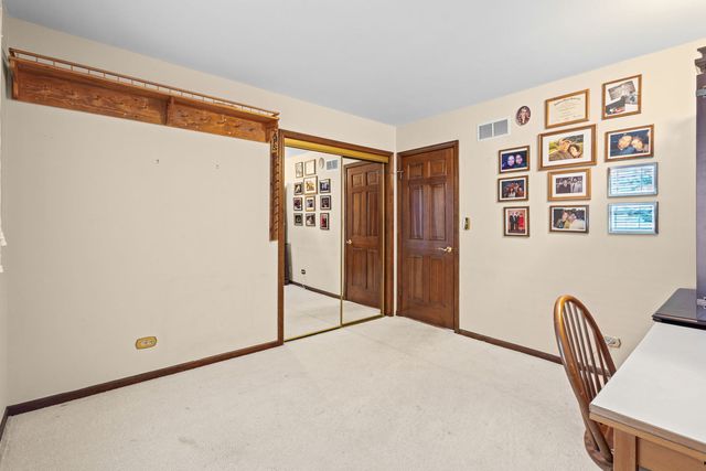 1132 Pine Tree Lane, Libertyville, IL 60048