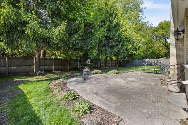 1132 Pine Tree Lane, Libertyville, IL 60048