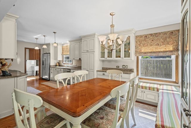 1132 Pine Tree Lane, Libertyville, IL 60048
