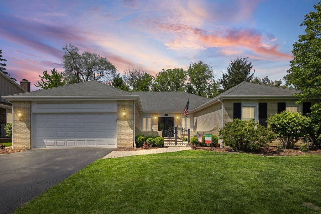 1132 Pine Tree Lane, Libertyville, IL 60048